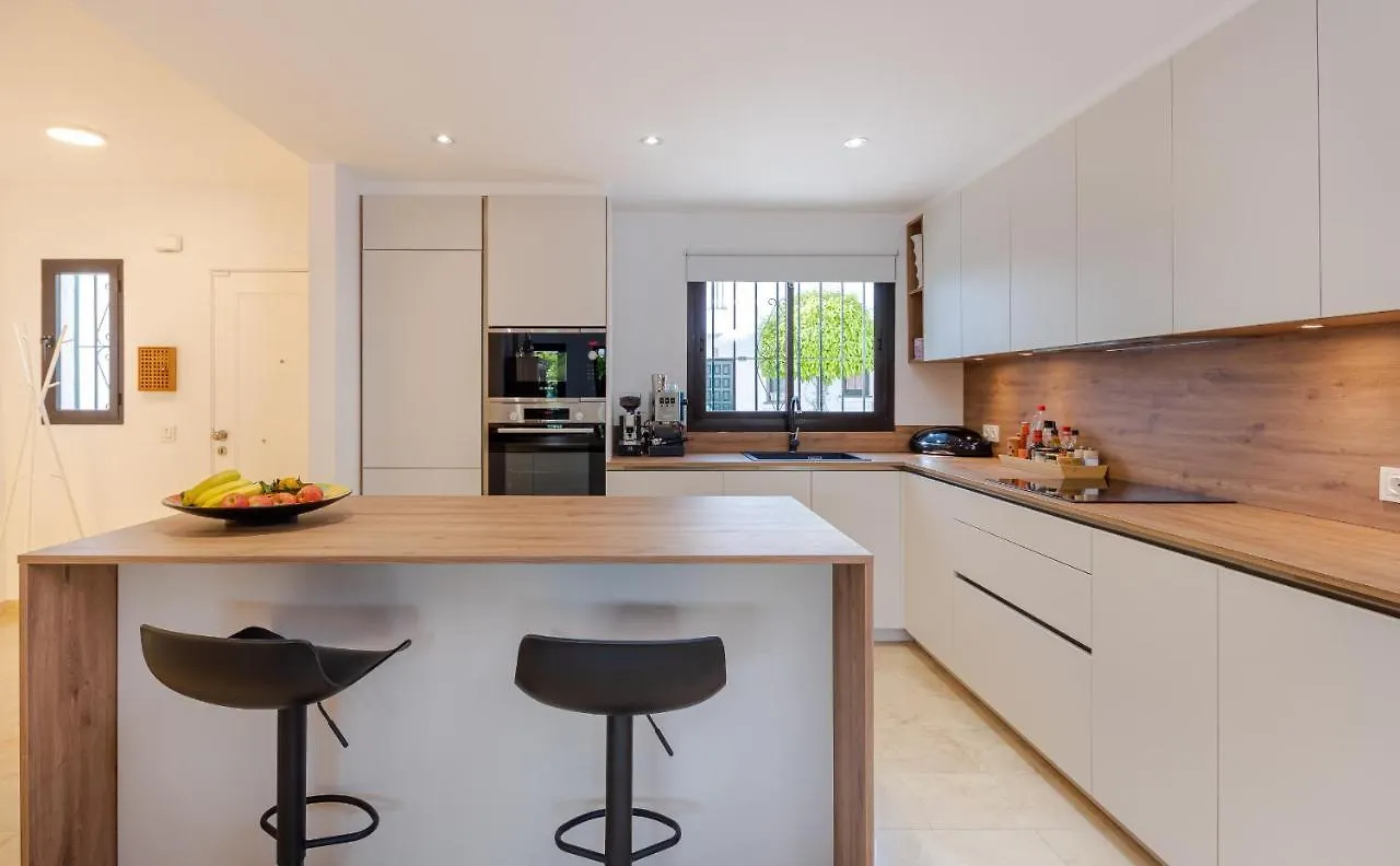 Holiday home Fully Renovated Seaside Townhouse 200M From The San Pedro Beach With Gated Community Villa Marbella