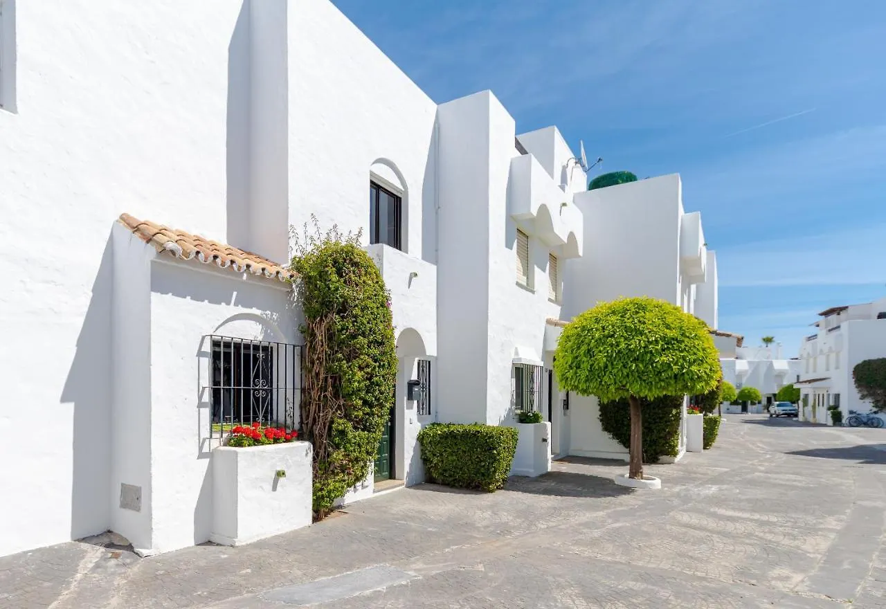 Fully Renovated Seaside Townhouse 200M From The San Pedro Beach With Gated Community Villa Marbella Holiday home