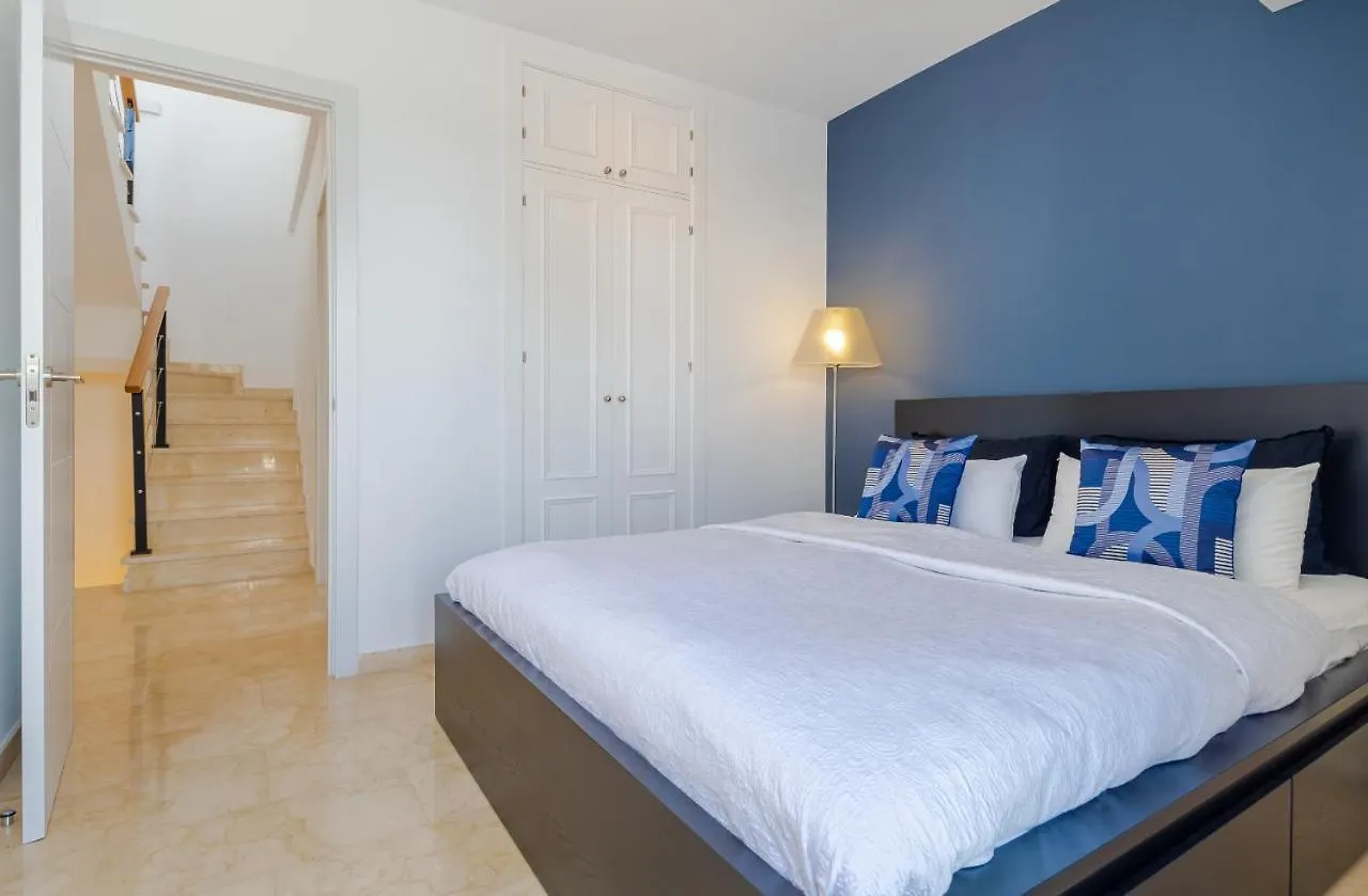 Fully Renovated Seaside Townhouse 200M From The San Pedro Beach With Gated Community Villa Marbella