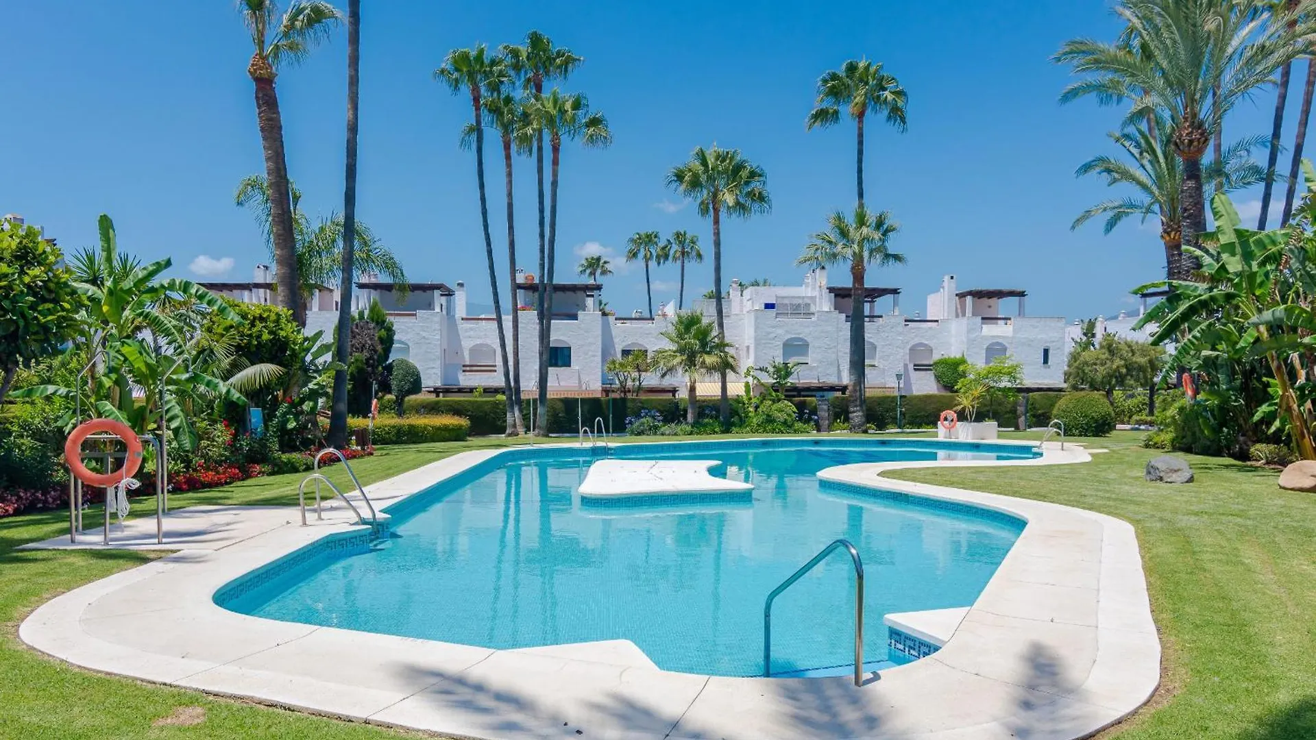 Fully Renovated Seaside Townhouse 200M From The San Pedro Beach With Gated Community Villa Marbella Holiday home